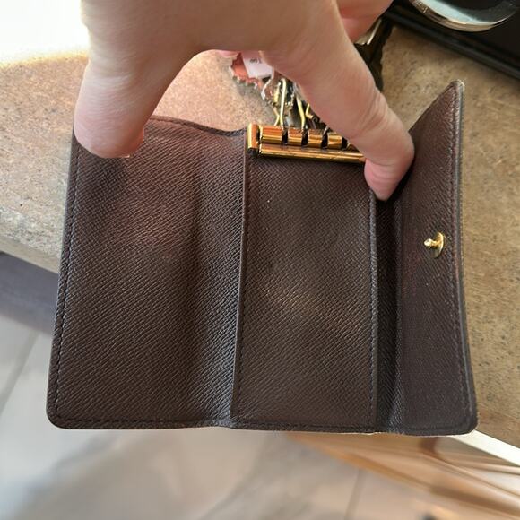 LV Damier Key Holder - Picture 4 of 8